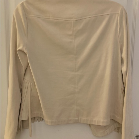 Saddle up~ we’re dressing like cowgirls! 🤠Joseph Ribkoff Fringed Jacket! - Picture 5 of 5